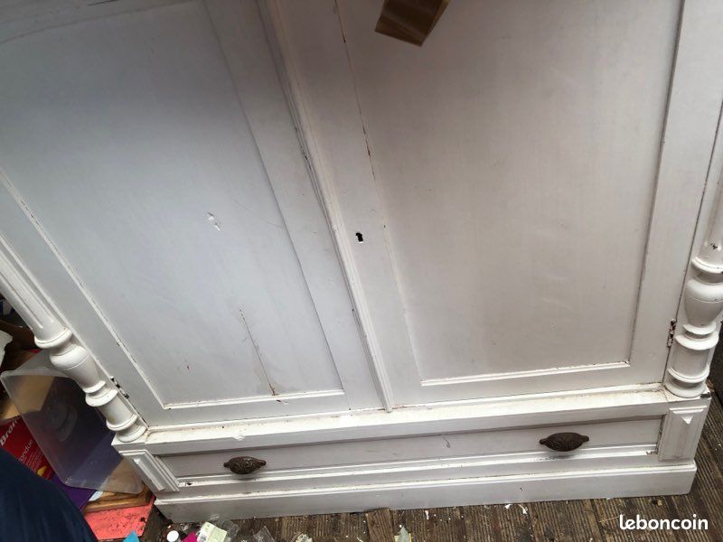Commodes (image 1)