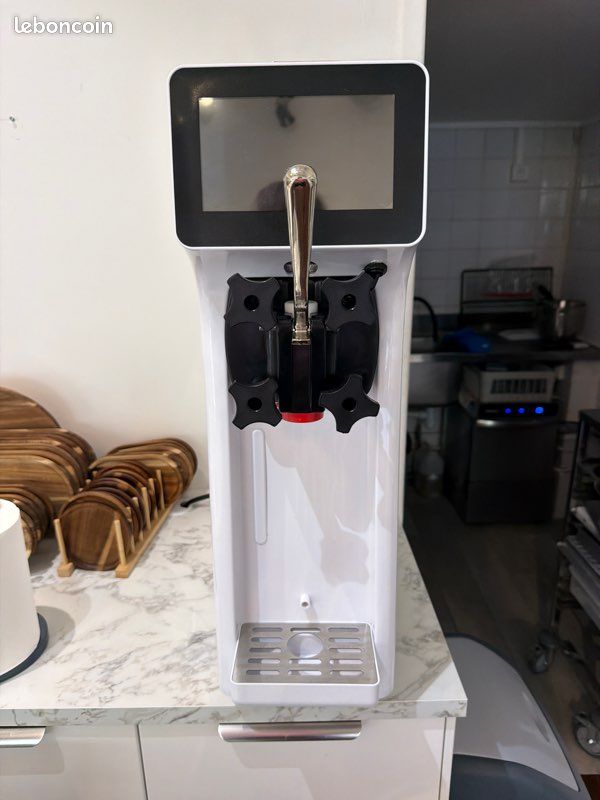 VEVOR Machine à Crème Glacée Commerciale 10 L/h 900 W 1 Saveur, Trémie en Inox de 4 L, Pré-Réfrigération Automatique à Écran Tactile, pour Sundae Yaourt Café Snack-Bar (image 1)