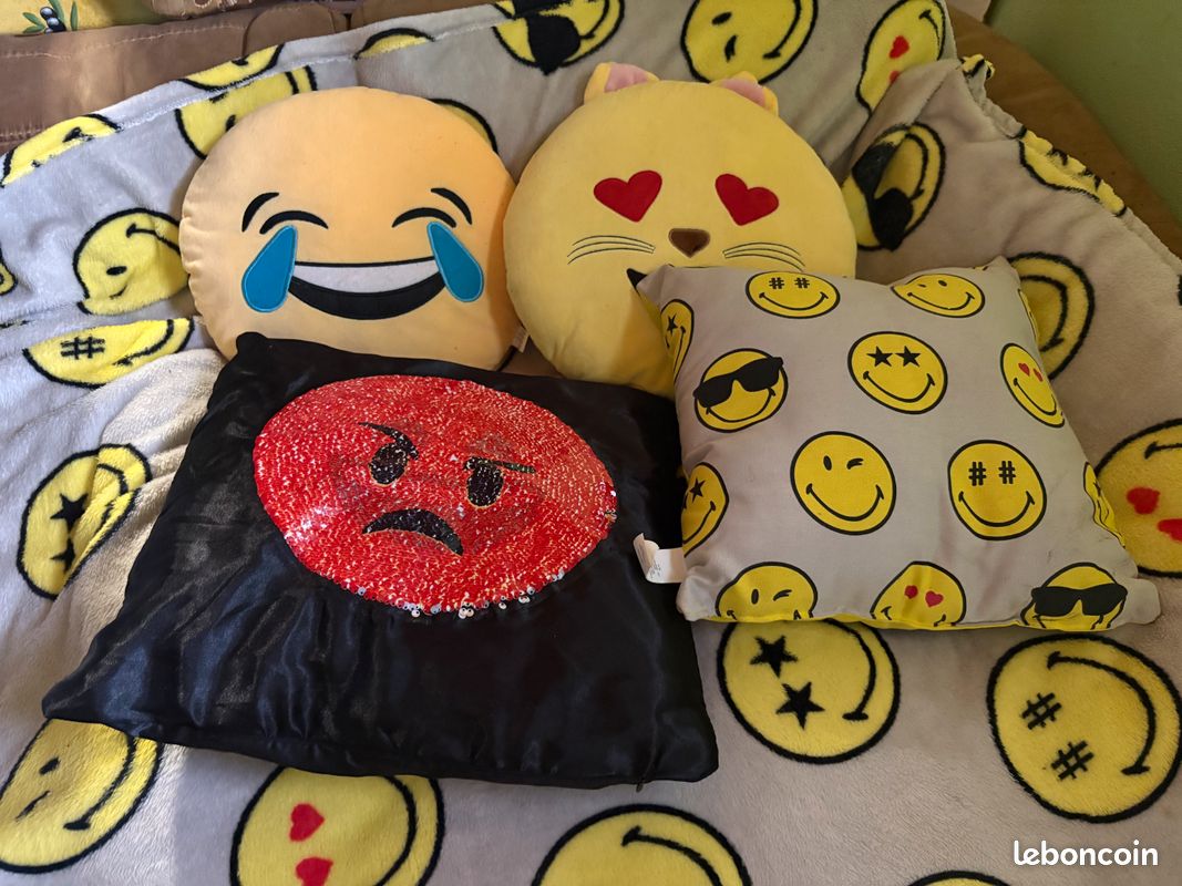 Couverture plaid et 4 oreillers smiley (image 3)