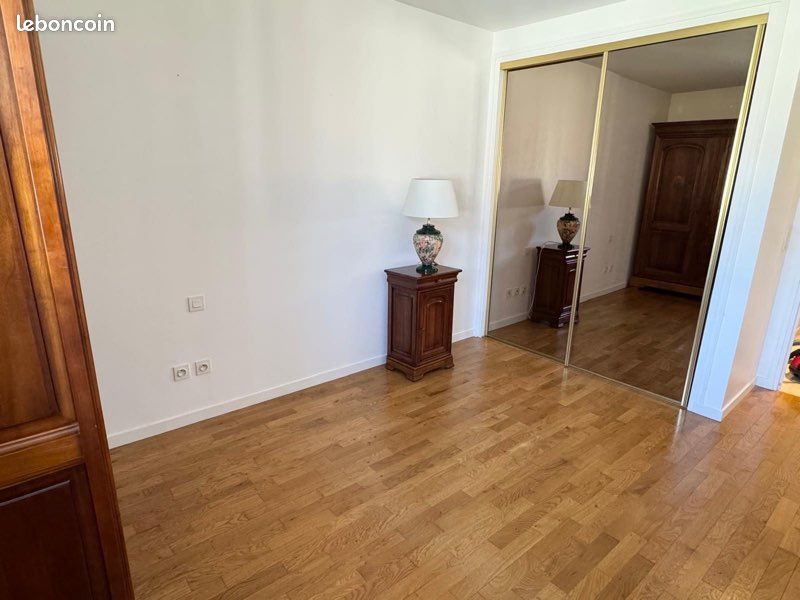 Rare T4 , 115m2 carez.Dernier étage vue Monts d’Or, climatisé, Terrasses, cave, garages, Est/Ouest, buanderie, rangements, Fontaines sur Saône centre (image 3)