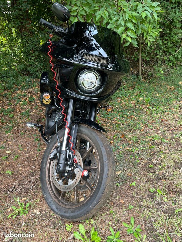 Harley Davidson softail low rider st (image 3)