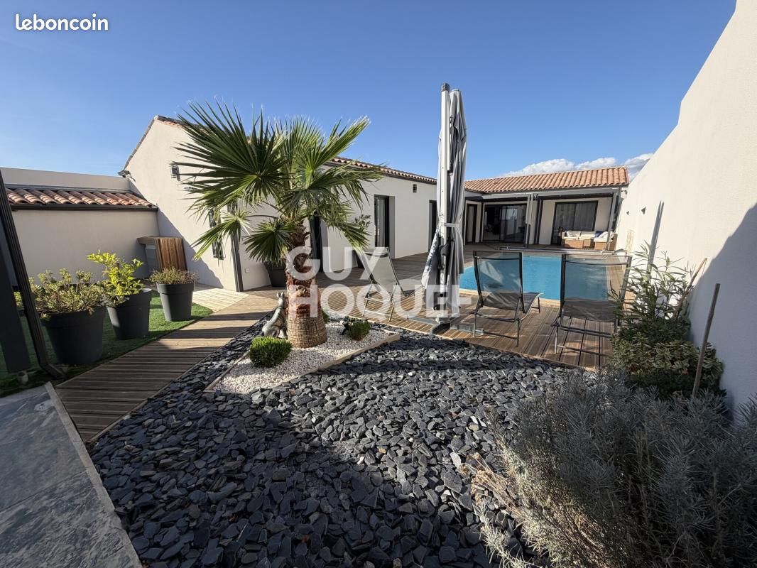 Maison 5 pièces 146 m² · à Charron · 146 m² · 420 000 €