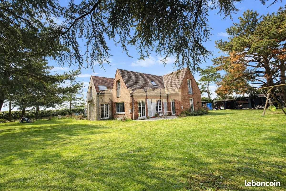Maison 6 pièces 246 m² · à Sainghin-en-Mélantois · 246 m² · 789 000 €