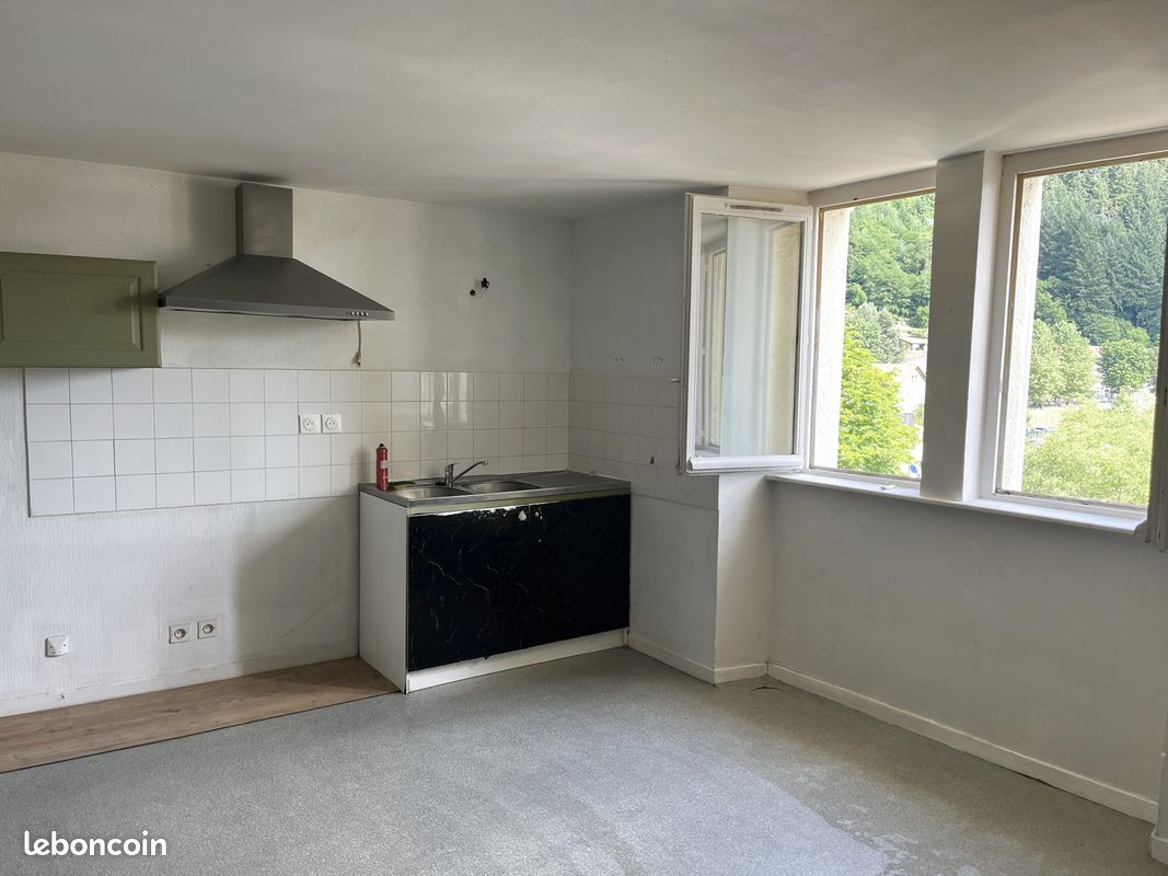Appartement 4 pièces 80 m² · à Le Cheylard · 80 m² · 465 €/mois