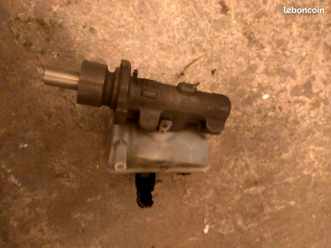 Vend pieces pour Toyota yaris (image 1)
