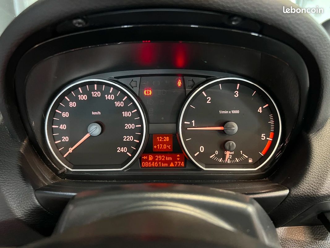 BMW SERIE 1 CABRIOLET E88 LCI 118d 143 ch Edition Exclusive (image 22)