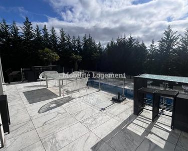 Maison 1 250 000 € - 251 m²