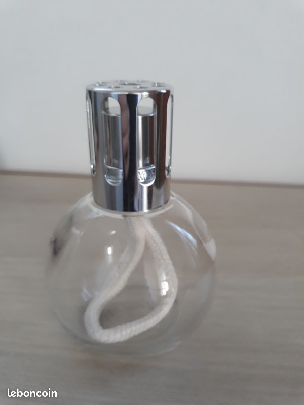 Joli Lampe Berger Verre Jaune Opaque ⭐H=12,5cm environ TBE Joli Lampe Berger Verre Jaune Opaque ⭐H=12,5cm environ TBE