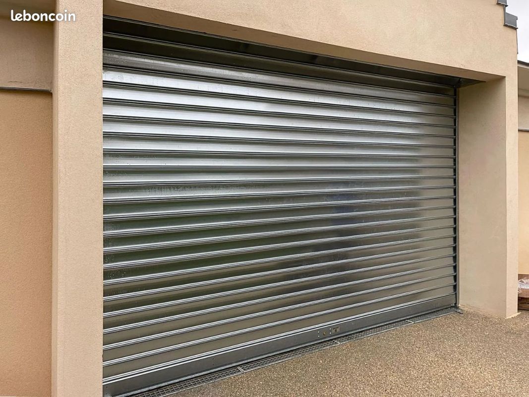 Rideau métallique pour garage Paris | Fabrication & pose sur mesure (image 1)