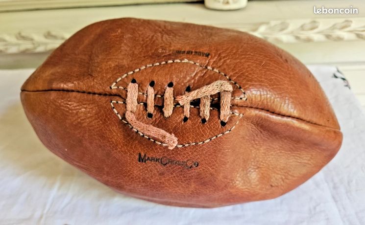 Ballon de rugby en cuir brun déco vintage - Ben & Flo