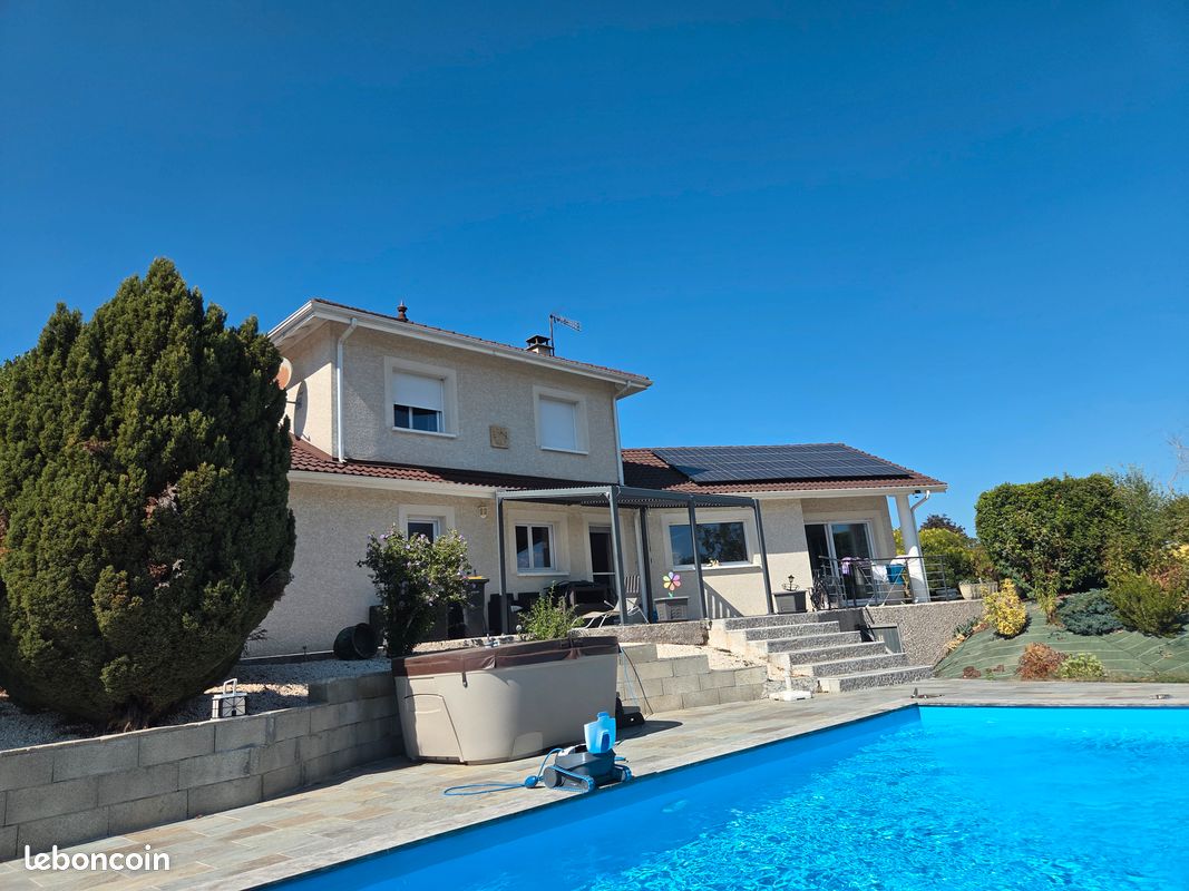 Maison 7 pièces 160 m² · à Chélieu · 160 m² · 449 000 €