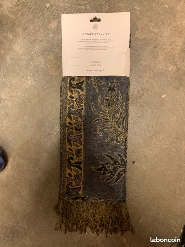 Grand foulard gerard pasquier etat neuf (image 2)