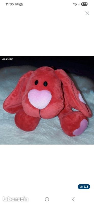 Peluche chien rouge cœurs roses (image 1)