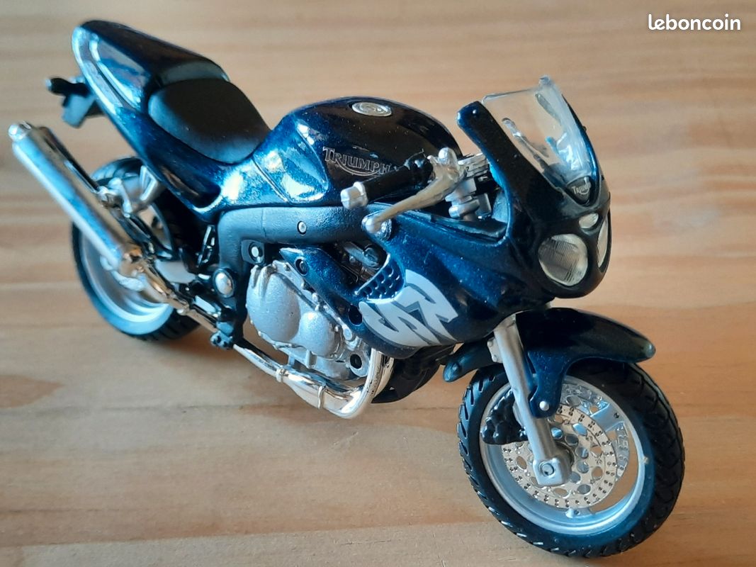 Collection exclusive de 2 motos triumph - 1/18 (image 2)
