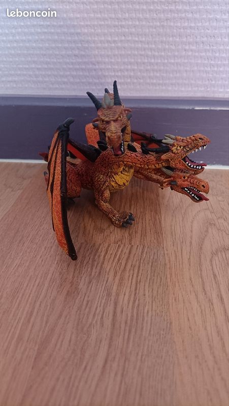 Dragon à trois têtes (image 1)