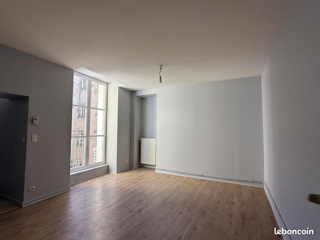 Appartement 1 pièce 30 m² · à Issoire · 30 m² · 280 €/mois