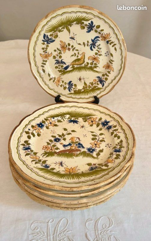 Service de table en faience vintage made in Italy, reproduction 18 ème siècle Moustier (image 1)
