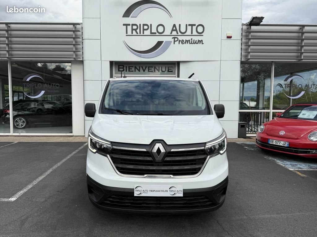 RENAULT TRAFIC L1H1 2800 Kg 2.0 Blue dCi - 130 Fourgon Confort TVA RECUPERABLE + CLIM (image 2)