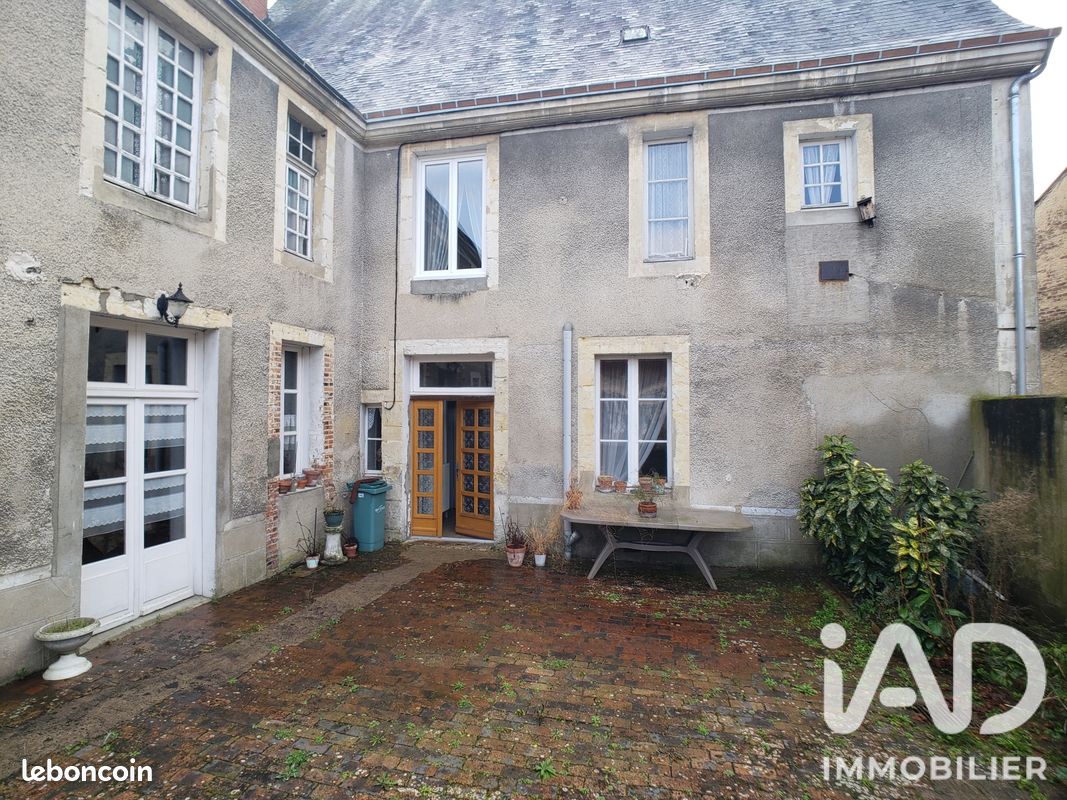 Maison 5 pièces 203 m² · à Saint-Calais · 203 m² · 75 500 €