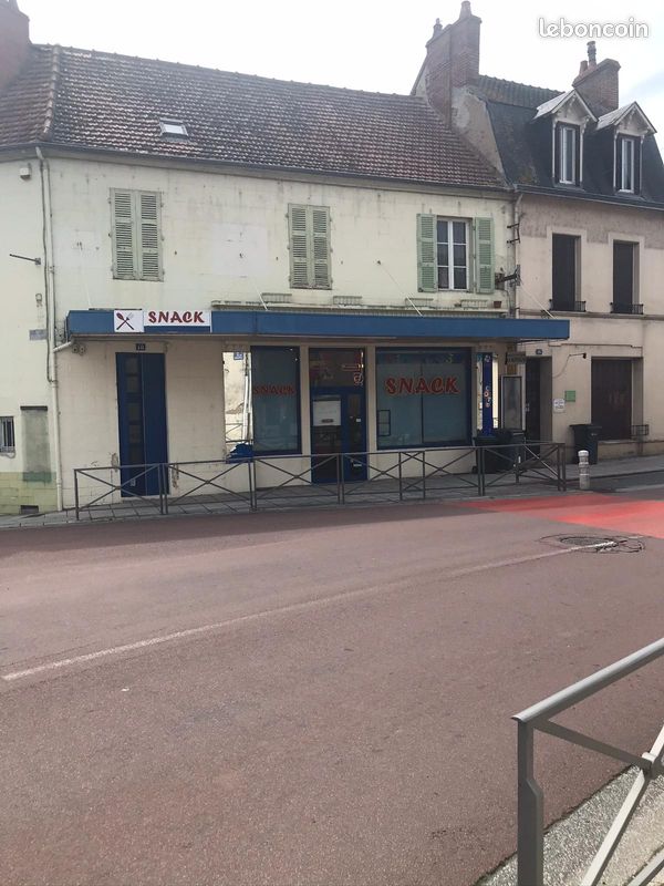 Immeuble 3 pièces 220 m² · à Néris-les-Bains · 220 m² · 75 000 €