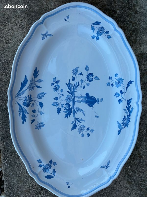 Plat de service et assiettes Longchamp motif Moustier (image 1)