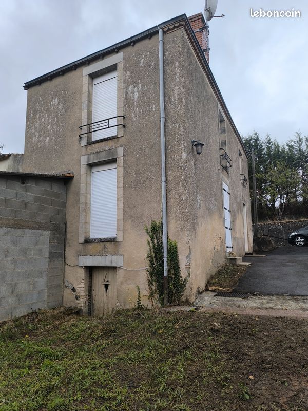 Maison 2 pièces 110 m² · à Saint-Varent · 110 m² · 42 000 €