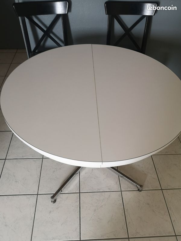Table ronde et 4 chaises (image 3)