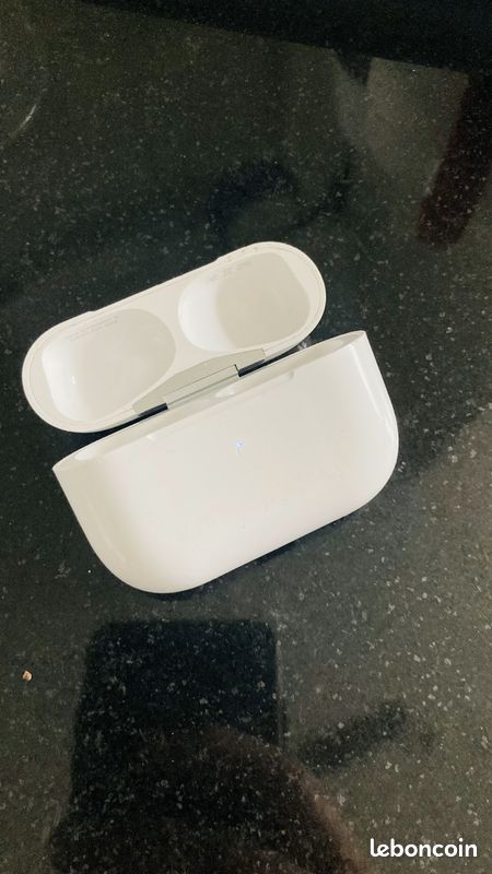 Vends boitier Airpod pro A2700 USB C (image 1)