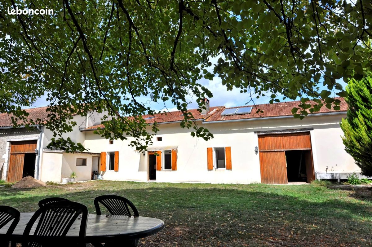 Maison 9 pièces 195 m² · à Aubeterre-sur-Dronne · 195 m² · 347 000 €