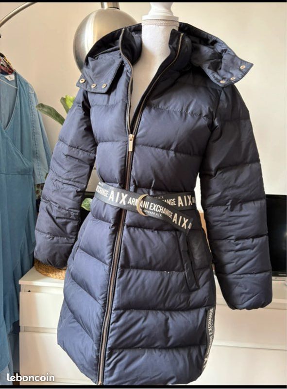 Doudoune femme Armani Exchange en très bon état Vêtements
