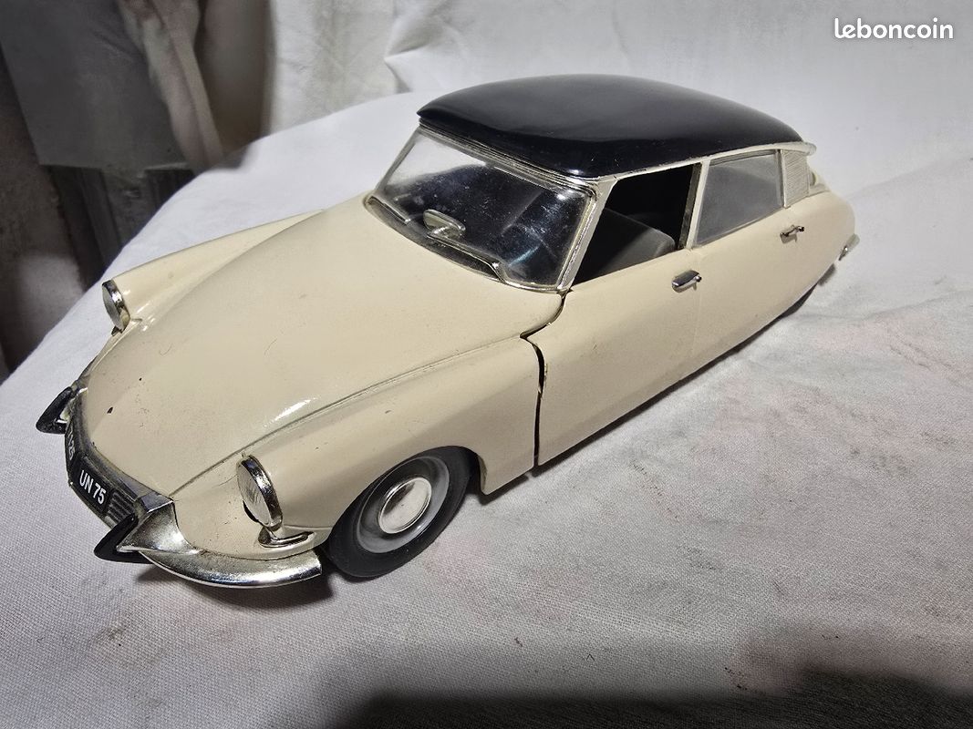 Citroën DS 19 1963 – Solido 1/18 – Miniature D’occasion – Collection