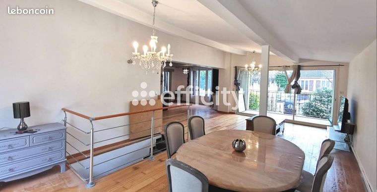 Maison 6 pièces 205 m²