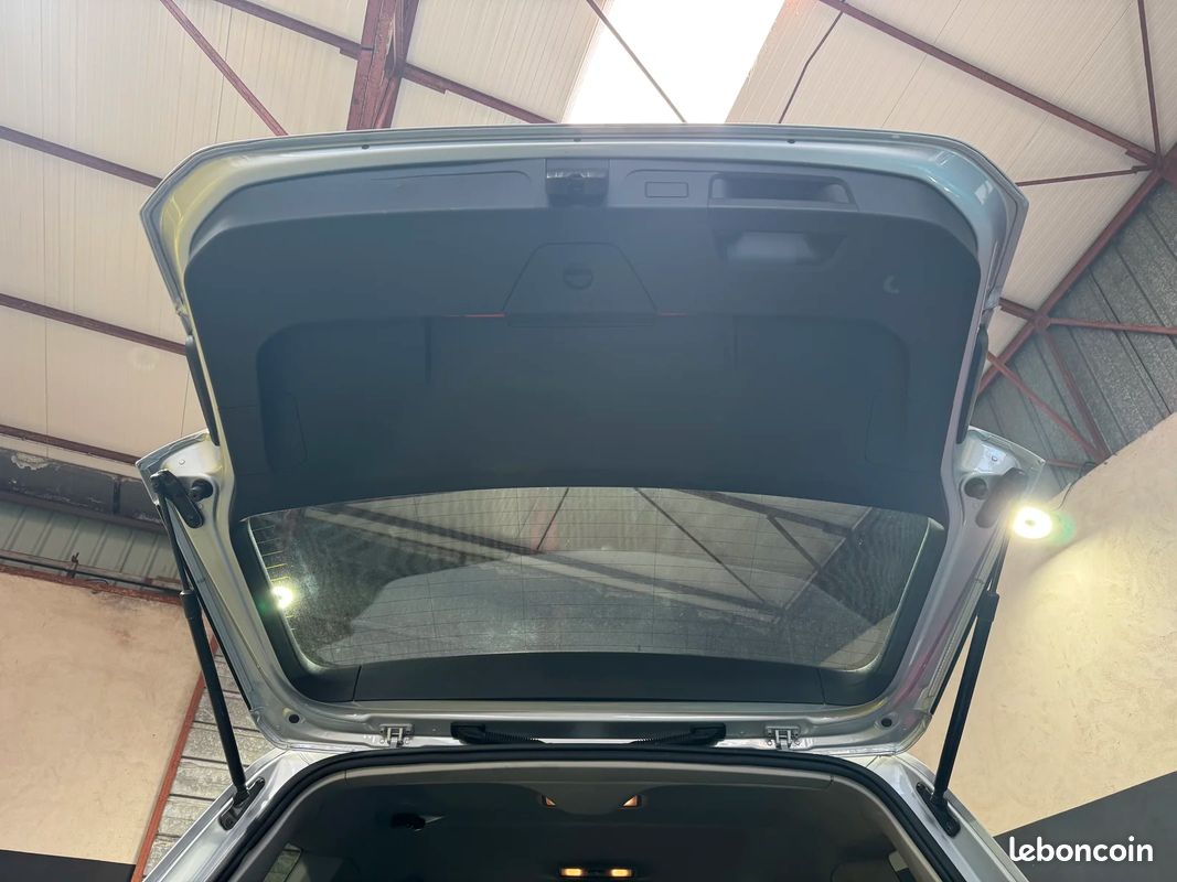 Volkswagen TOURAN 1.6 TDI 115cv DSG7 Confortline / Caméra de Recul / Régulateur de vitesse (image 48)