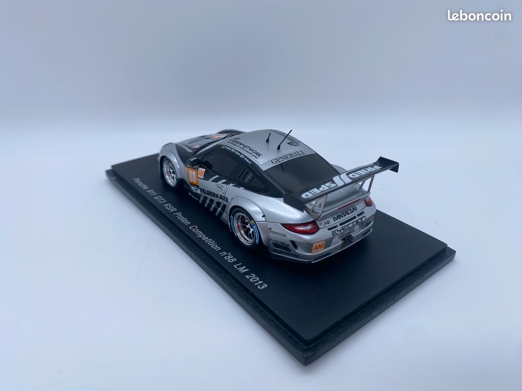 Spark 18S104 – Porsche 911 GT3 RSR #77 Le Mans 2013, 1/18 Résine, état Neuf