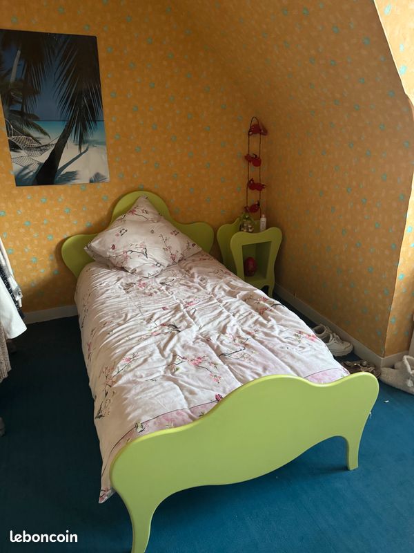 Lit une place + matelas + table de nuit (image 2)