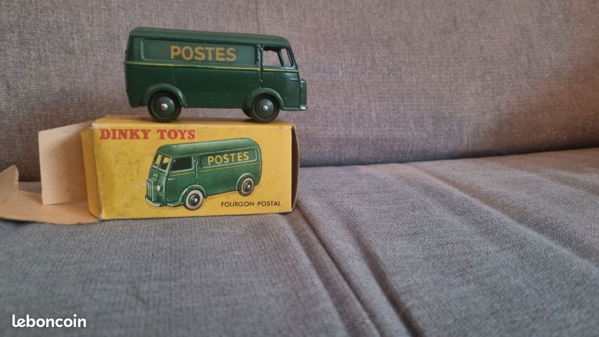 Lot de camionnettes dinky toys atlas peugeot d3a peugeot services et poste ptt - Collection