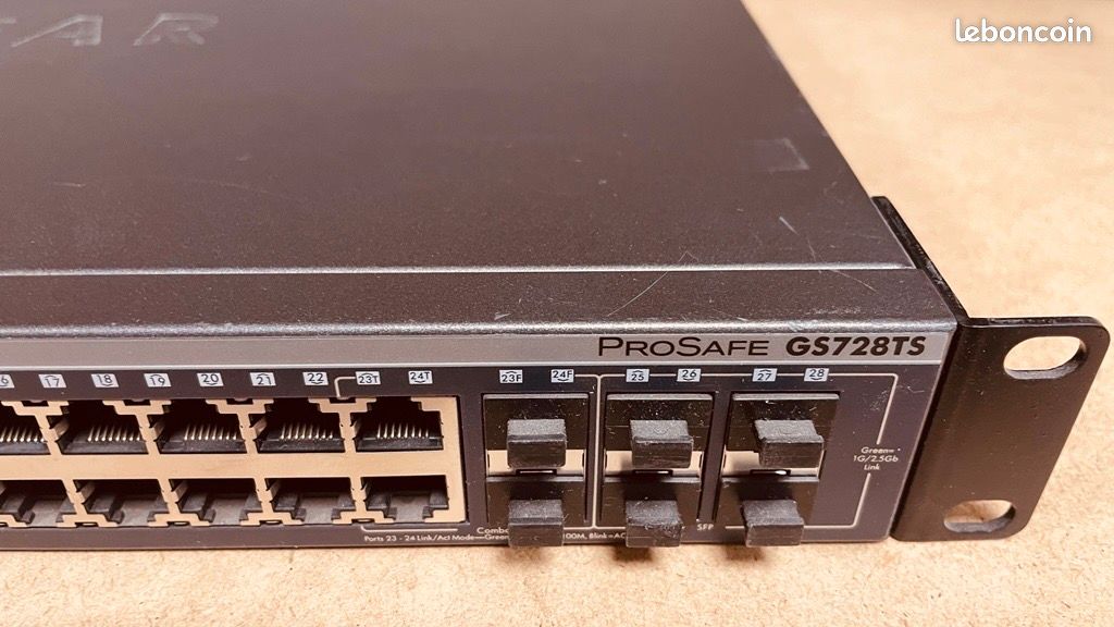 NETGEAR FS728TS - Commutateur manageable niveau 2 stackable - 24 ports 10/100 + 4 ports Gigabit + 2 slots mini GBIC SFP devis sous 24h