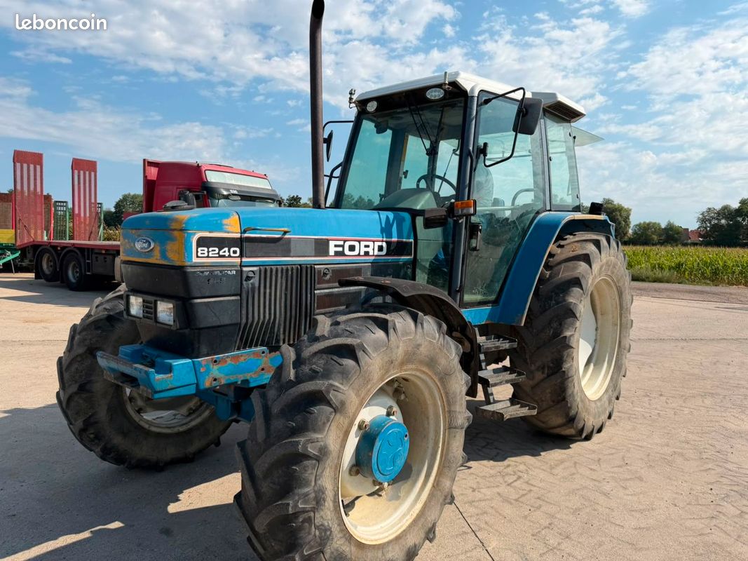 Ford 8240 (image 2)