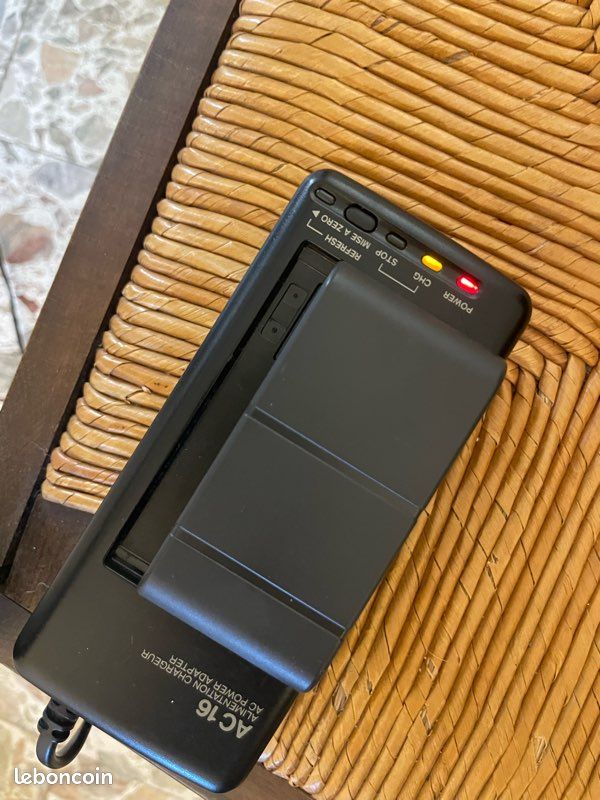 Caméscope vintage Brandt VM 047 C VHS C noir (image 8)