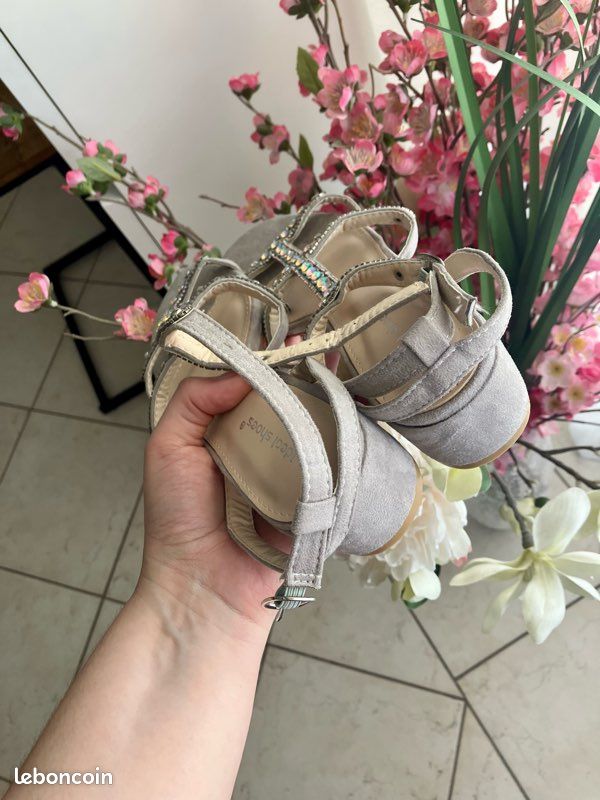 Chaussures à petits talons avec strass T.40 (image 7)
