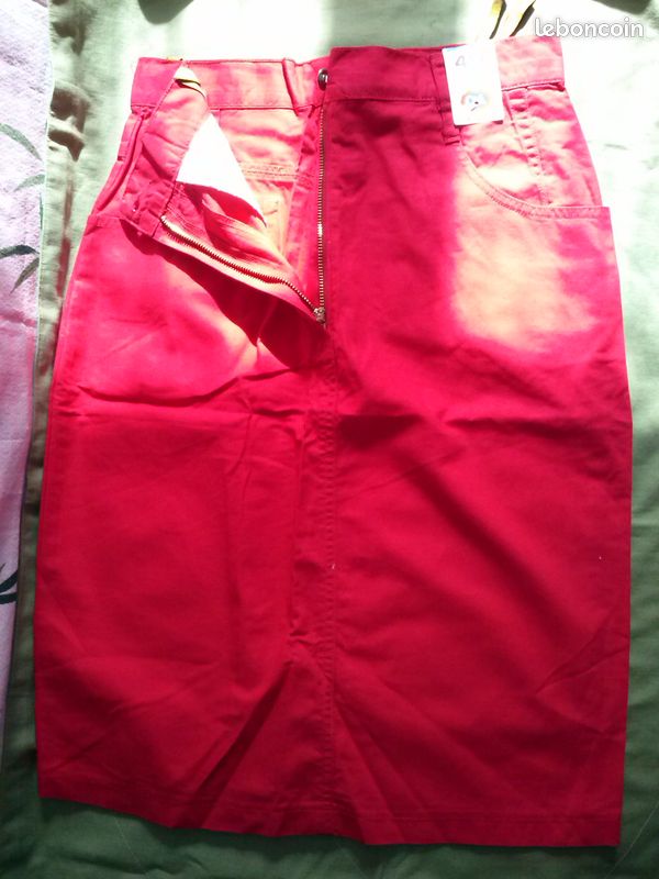 Jupe rouge rose C&A neuve (image 2)