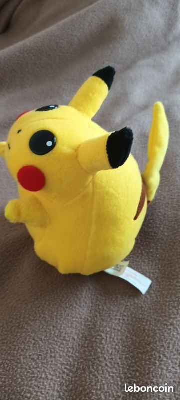 Peluche pokémon Pikachu (image 1)
