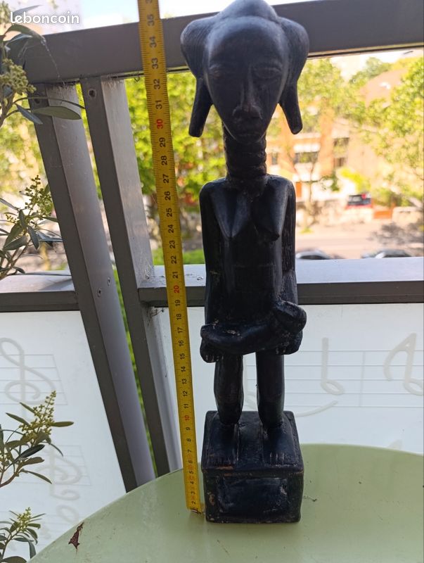 Statue africaine avec son bébé, bois brut (image 1)