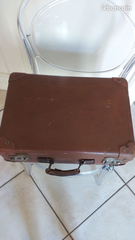 Valise Ancienne En Similicuir Marron - Aspect Vieilli - Solide Et Fonctionnelle