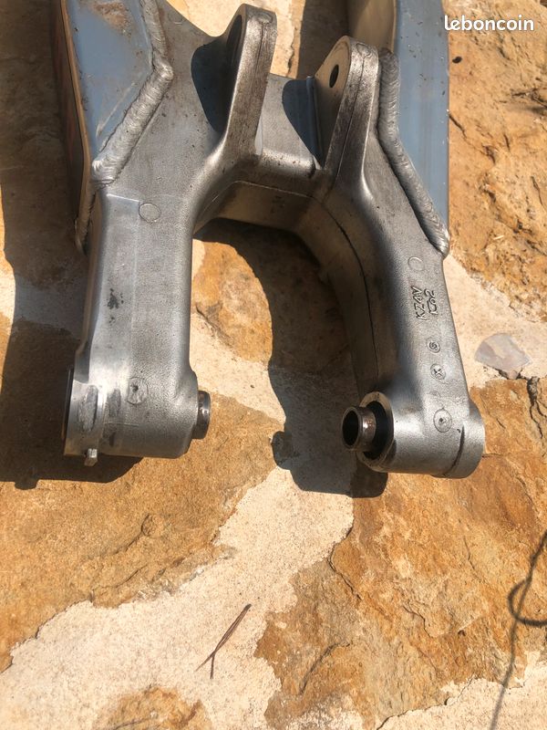 Entretoise épaulée De Bras Oscillant Honda - Pour CR125RB, CR250RB, CR450RB - Réf. 52142KA4000 - Neuf