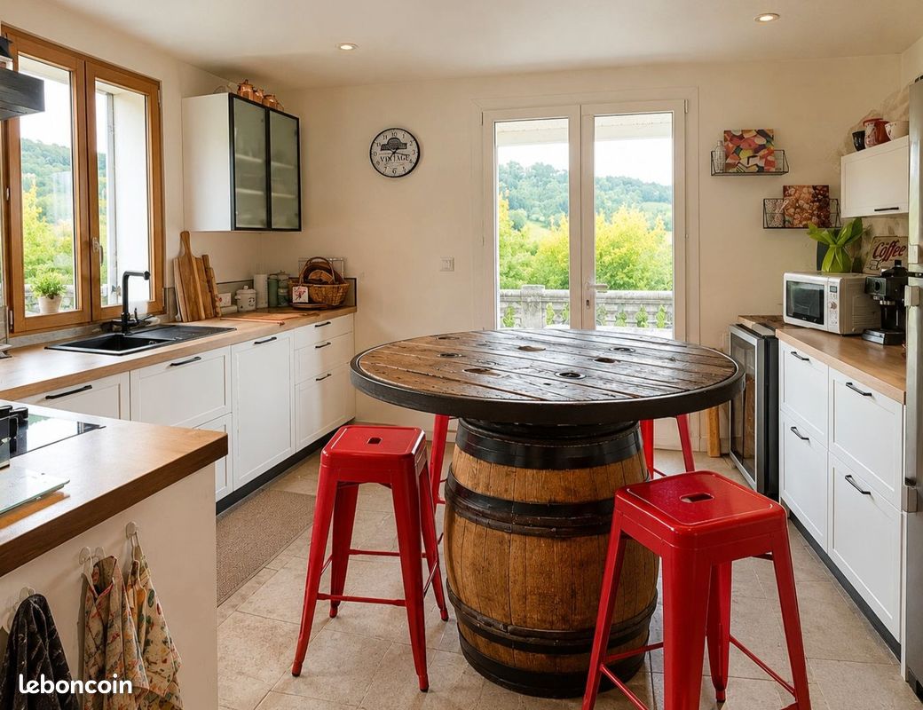 Maison 5 pièces 106 m² · à Naucelles · 106 m² · 235 000 €