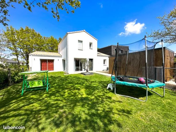 Maison familiale moderne proche de la plage