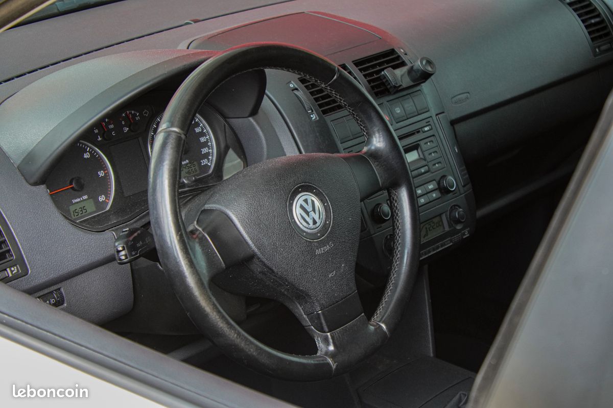 VOLKSWAGEN POLO 4 1.9 TDI 100cv FINITION SPORTLINE - REGUL DE VITESSE - DISTRIBUTION À JOUR - ENTRETIEN - GARANTIE 3 MOIS (image 3)
