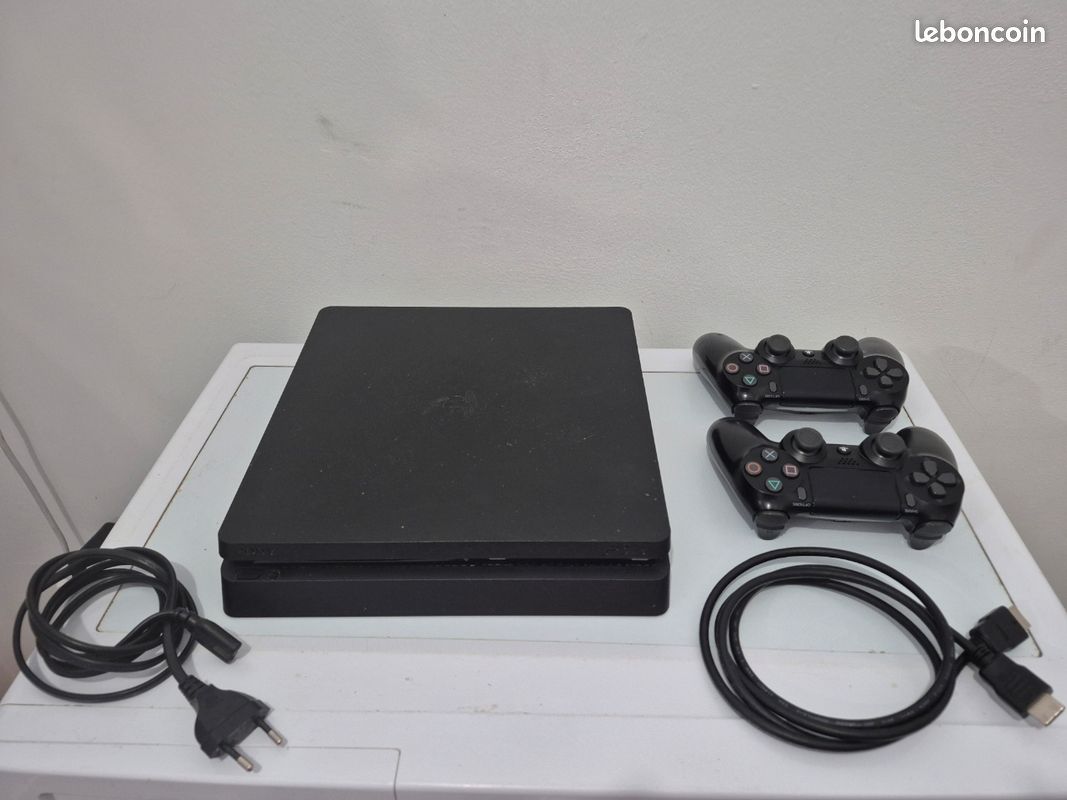 PS4 slim 1To + 2 manettes (image 1)