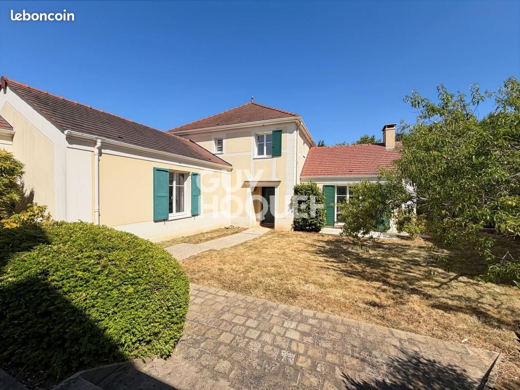 Maison 5 pièces 176 m² · à Magny-le-Hongre · 176 m² · 3 600 €/mois